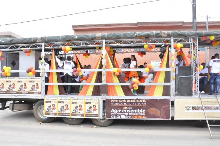27/09/16 Le conseil du café-cacao organise une caravane de sensibilisation sur les JNCC 2016 à travers les dix communes d’Abidjan et les banlieues